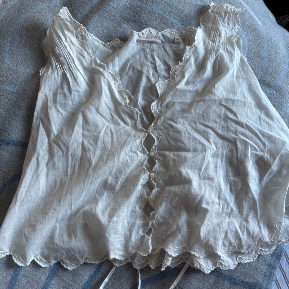 Doen White Ruffled Blouse